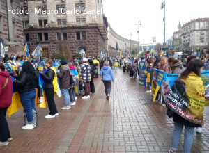 Kiev considera morti i soldati dispersi. I parenti manifestano e chiedono verità 