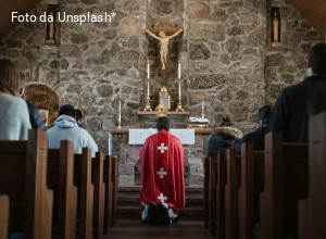 La liturgia che divide: polemica a distanza tra Bianchi, Grillo e Melloni