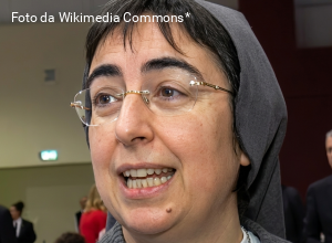 Un’altra donna prefetta. E sotto tutela. Leone XIV promuove Suor Smerilli